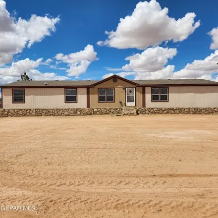 Buy this studio apartment on 412 Coles Road in Chaparral, NM 88081