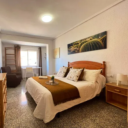 Rent this 5 bed room on Carrer de Reig Genovés in 7, 46019 Valencia