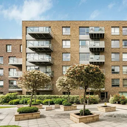 Rent this 2 bed apartment on Smithfield Square in Cross Lane, London