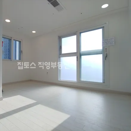 Rent this studio apartment on 서울특별시 관악구 신림동 1433-98