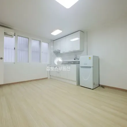 Image 3 - 서울특별시 강남구 신사동 554-9 - Apartment for rent