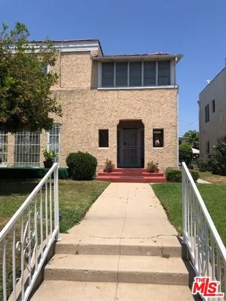Buy this studio townhouse on 2550 3rd Avenue in Los Angeles, CA 90018