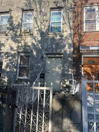 Image 1 - 710 Taylor Avenue, New York, NY 10473, USA - Townhouse for sale