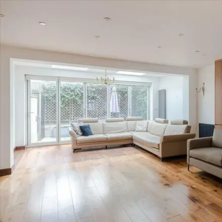 Image 7 - 32 Abbey Road, London, NW8 9AU, United Kingdom - Townhouse for sale