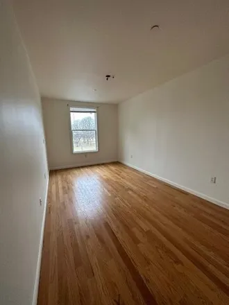 Image 4 - El Taller, 275 Essex Street, Lawrence, MA 01840, USA - Apartment for rent