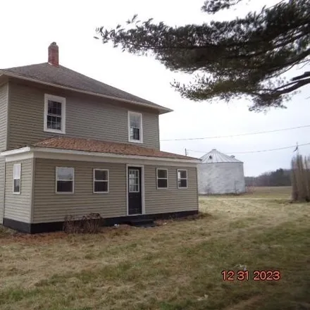 Buy this 4 bed house on 13627 Stage Coach Road in Putnam County, IL 61336