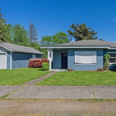 Buy this 3 bed house on 385 Jefferson Street in Centralia, WA 98531