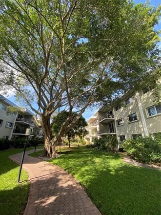 Buy this 2 bed condo on 598 Northeast 30th Street in Wilton Manors, FL 33334