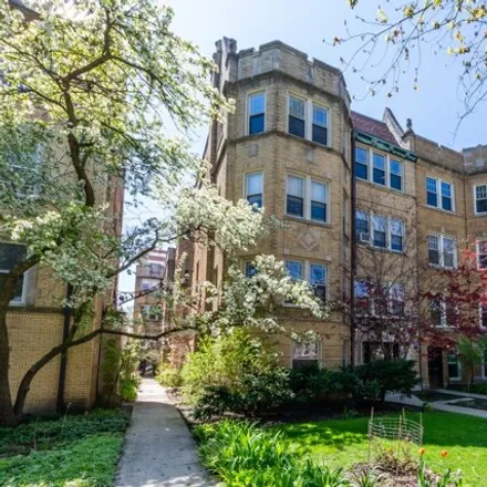 Buy this 1 bed condo on 1345-1347 West Greenleaf Avenue in Chicago, IL 60645