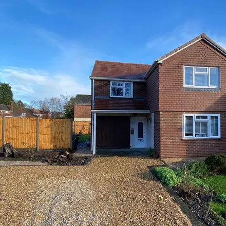 Rent this 3 bed house on King Edwards Road in Chavey Down, SL5 8NY