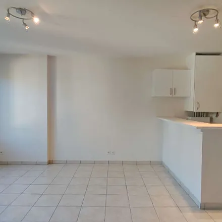 Image 3 - 10 Place Sully, 63400 Chamalières, France - Apartment for rent