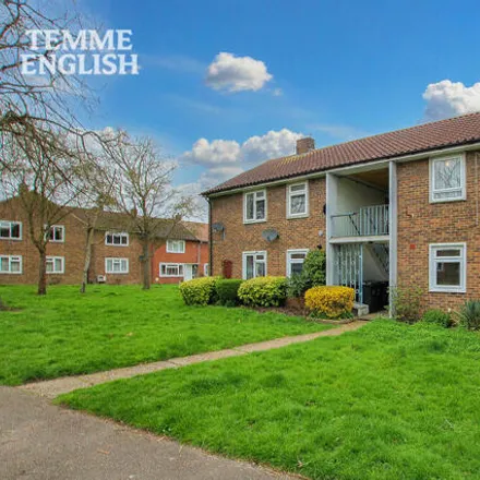 Image 1 - Witchards, Basildon, SS16 5BN, United Kingdom - Apartment for sale