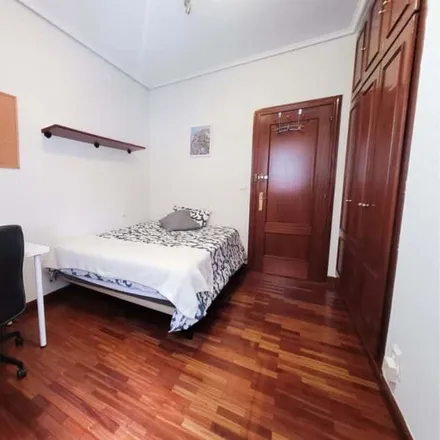 Rent this studio room on Travesía de Tiboli / Tiboli zeharkalea in 15, 48007 Bilbao