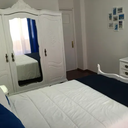 Rent this 3 bed room on Ela Canela in Rua Azedo Gneco 74B, 1250-039 Lisbon
