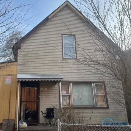 Buy this 3 bed house on 771 Junction Avenue in Toledo, OH 43607