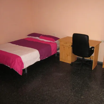Rent this 5 bed room on Avinguda del Primat Reig in 147, 46020 Valencia