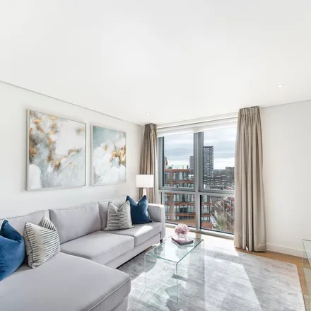 Rent this 3 bed apartment on 4 Merchant Square in London, W2 1AS