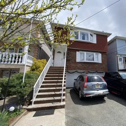Rent this 3 bed house on 40 Isabella Avenue in Port Johnson, Bayonne