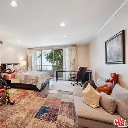 Image 4 - 365 North Palm Drive, Beverly Hills, CA 90210, USA - Condo for sale