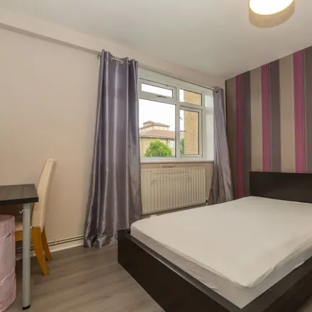 Rent this 2 bed room on Ekarro House in Guildford Road, Stockwell Park