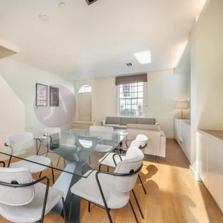 Image 2 - 27 Hillgate Place, London, W8 7ST, United Kingdom - Townhouse for rent