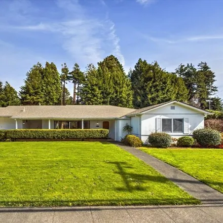 Buy this 3 bed house on 1898 Russ Street in Eureka, CA 95501