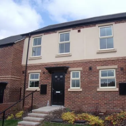Rent this 2 bed townhouse on Darnall Road in Sheffield, S9 5AH