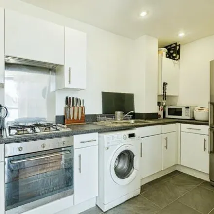 Image 1 - Ide Mansions, 518 Cable Street, Ratcliffe, London, E1W 3AF, United Kingdom - Apartment for sale