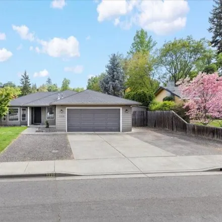 Buy this 3 bed house on 2224 Ridge Way in Medford, OR 97504