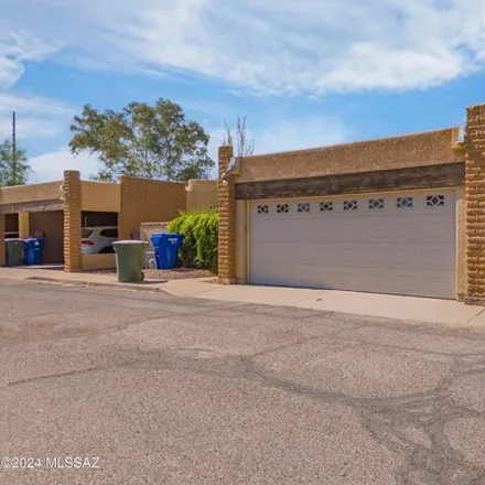Rent this 3 bed house on 1341 East Ellis Drive in Tucson, AZ 85719