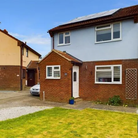 Buy this 4 bed house on Cecil Road in Hunmanby, YO14 0LF