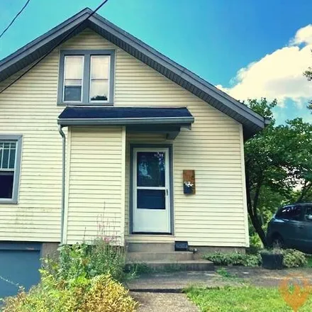 Buy this 3 bed house on 1449 Thompson Heights Avenue in Cincinnati, OH 45223