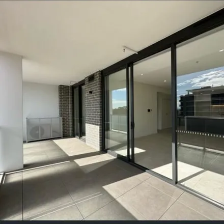Image 4 - Lachlan Street, Sydney NSW 2170, Australia - Apartment for rent