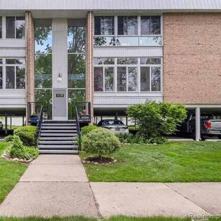 Buy this 2 bed condo on 22985 Riverview Court in Farmington, Oakland County
