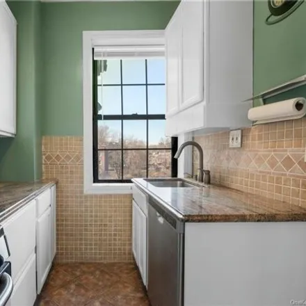 Image 9 - 831 Bronx River Road, City of Yonkers, NY 10708, USA - Apartment for sale