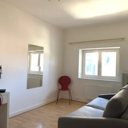 Rent this 3 bed apartment on 28 Boulevard de Riolles in 54700 Pont-à-Mousson, France