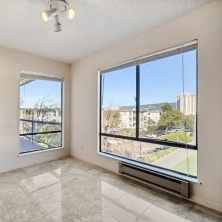 Image 9 - Powell Street, Emeryville, CA 94626, USA - Condo for sale