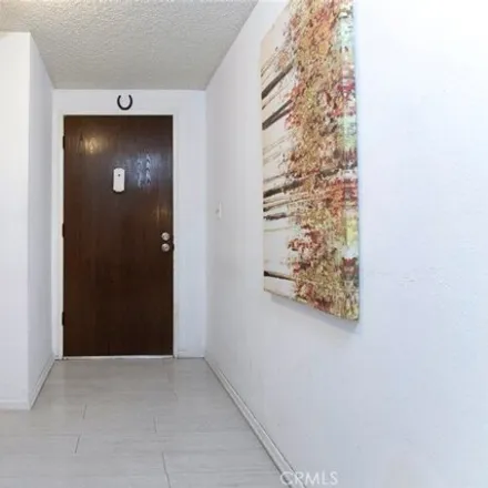 Image 3 - 7750 Scott Road, Los Angeles, CA 91504, USA - Townhouse for rent