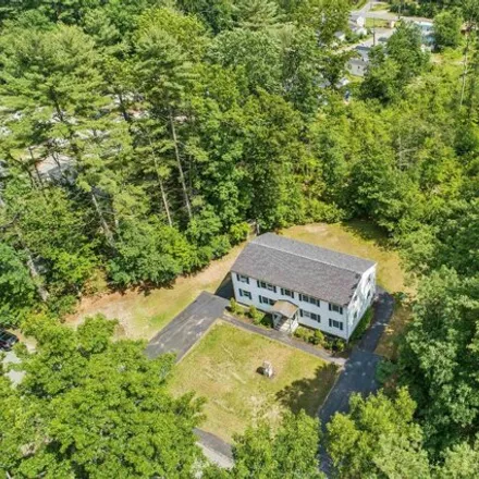 Image 3 - 40 Louise Drive, Litchfield, NH 03052, USA - House for sale