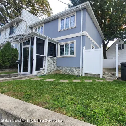 Buy this 3 bed house on 164 South Gannon Avenue in New York, NY 10314