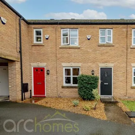 Buy this 3 bed townhouse on Albion Close in Howe Bridge, M46 0GL