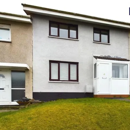 Rent this 3 bed townhouse on Belmont Drive in East Kilbride, G75 8HA