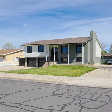 Image 3 - 1817 Crescent View Drive, Crescent Highlands, Sandy, UT 84092, USA - House for sale