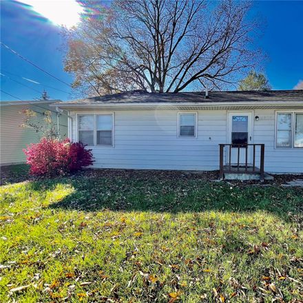 Rent this 2 bed house on 1307 West Boulevard in Belleville, IL 62221