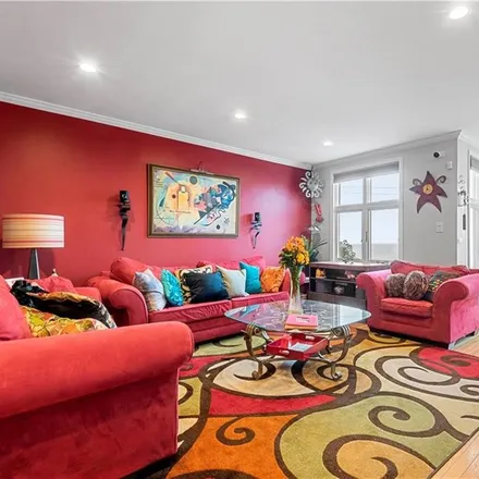 Image 2 - 439 Surf Avenue, New York, NY 10307, USA - Condo for sale