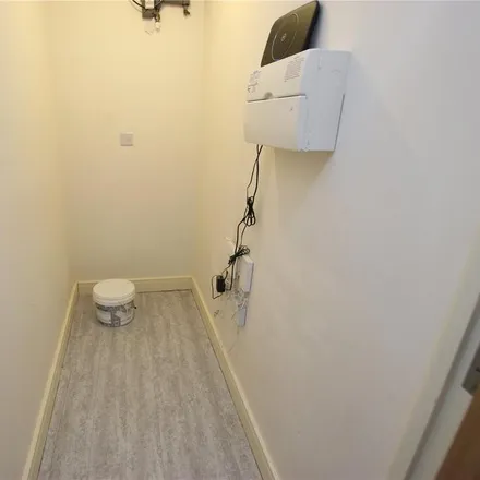 Image 9 - Holly Acre, Dunstable, LU5 4UH, United Kingdom - Apartment for rent