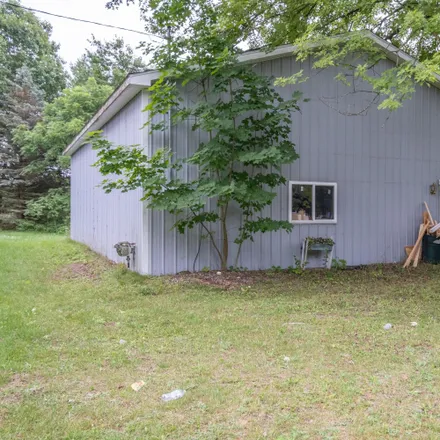 Buy this studio house on 8620 Wood Street in Morton Township, MI 49332