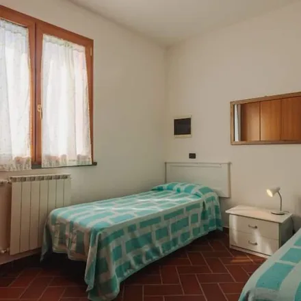 Image 6 - 54037 Massa MS, Italy - Apartment for rent