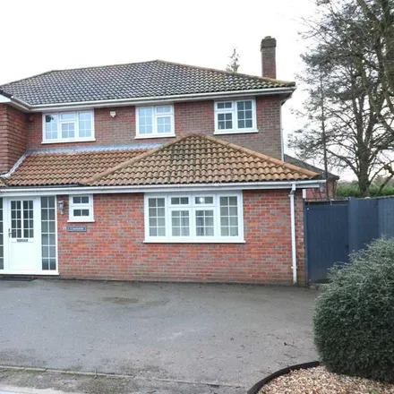 Rent this 5 bed house on School Close in High Wycombe, HP11 1PH