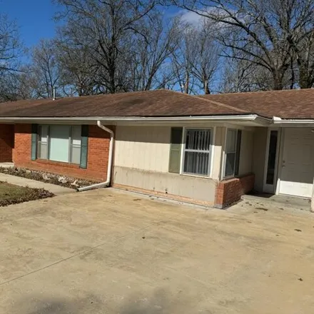 Buy this 2 bed house on 104 County Road 137 in Corning, AR 72422